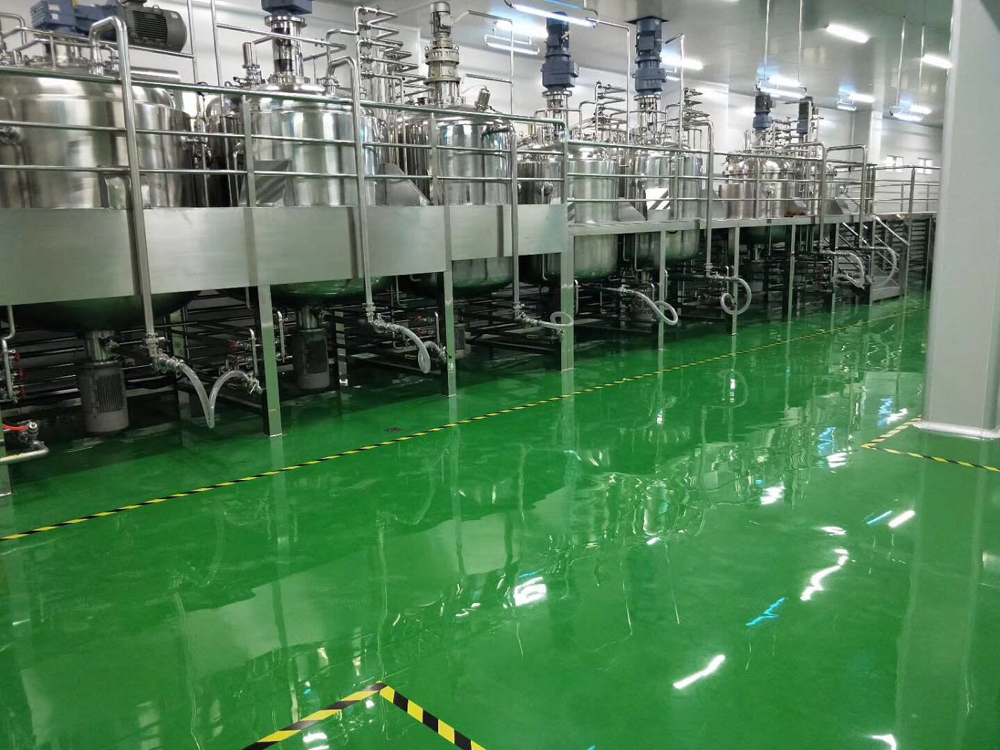 環(huán)氧自流平地坪涂裝，光亮如鏡